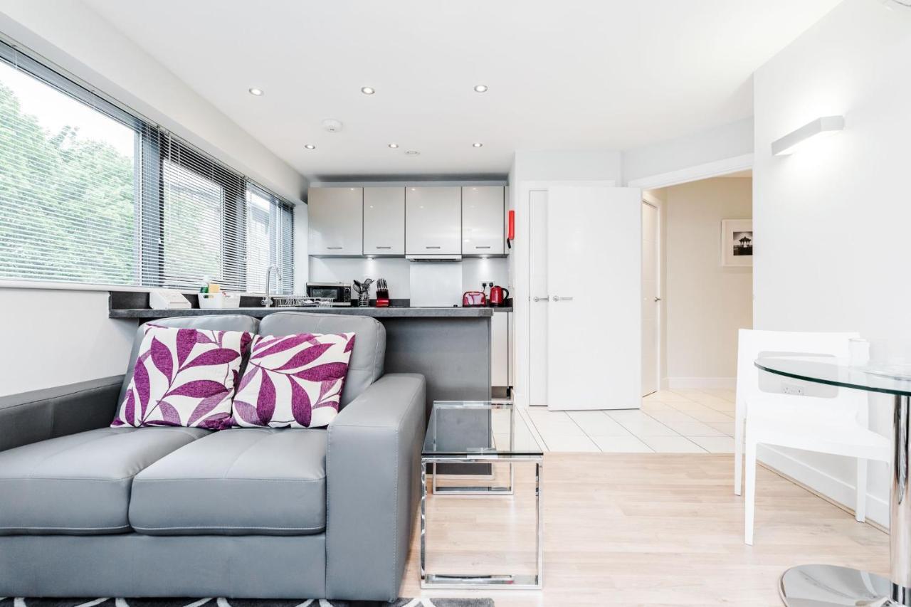 Room Space Service Apartments - New Manor House Bracknell Eksteriør billede